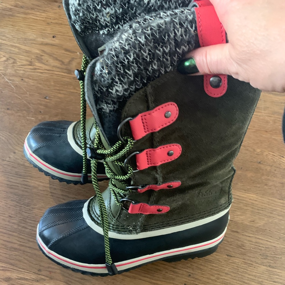 Ladies size 4/Kids 5 Sorel Tofino Waterproof Boots